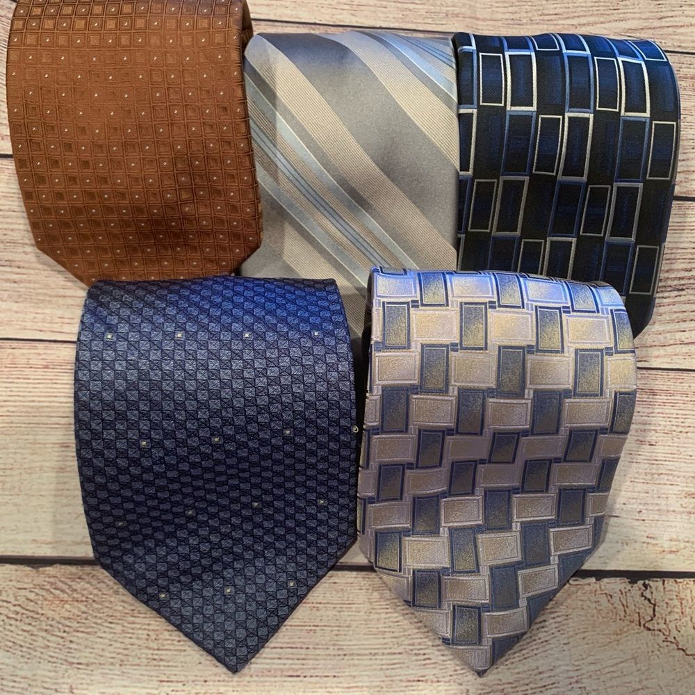 Lot of 5 Mens Silk Ties Ref# 7562
Excellent Pre-Owned Condition